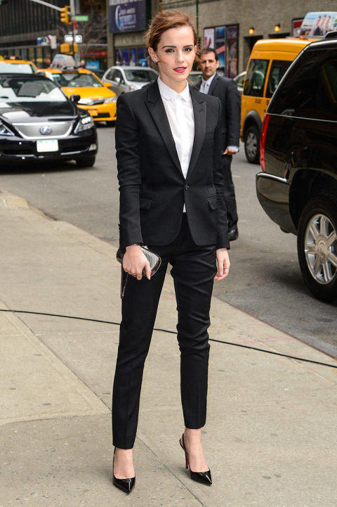 Emma Watson com look masculino