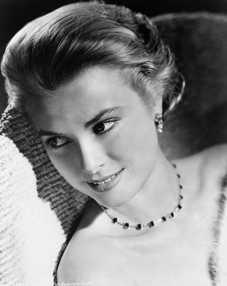 Grace Kelly usando colar estilo riviera cravejado