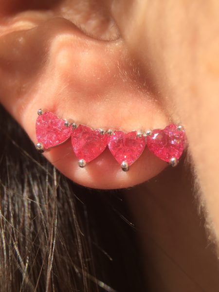 ear cuff de coracoes rubi fusion semijoias waufen