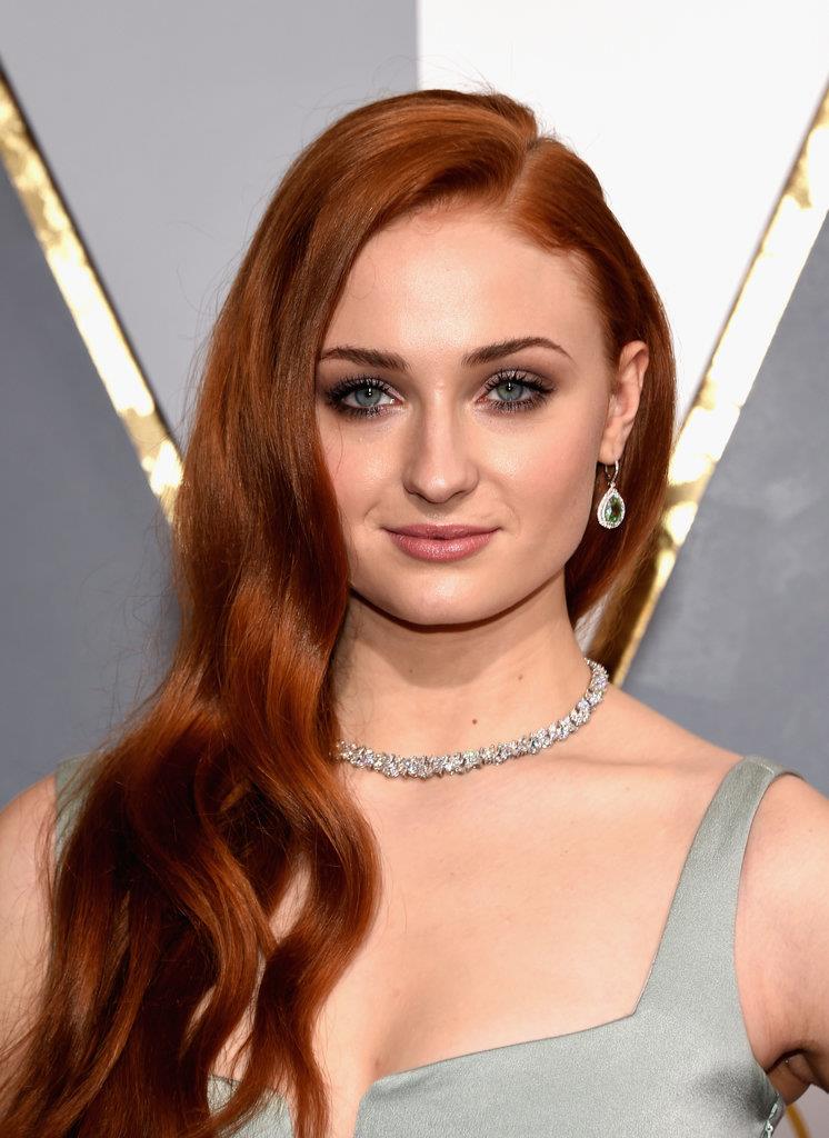 colar e brinco Sophie Turner