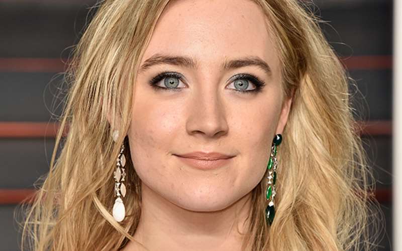 brincos diferentes saoirse no oscar