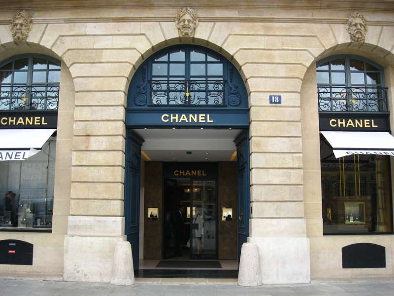 Loja da Chanel na famosa Place Vendôme