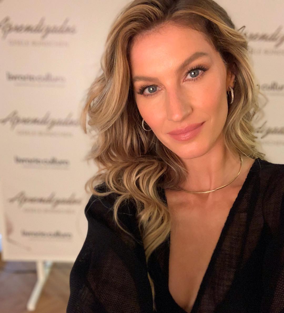 Gisele Bundchen choker