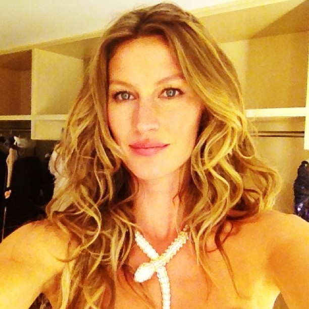 Gisele Bundchen colar serpente