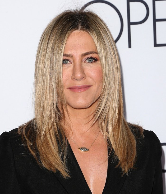 colar de olho grego jennifer aniston