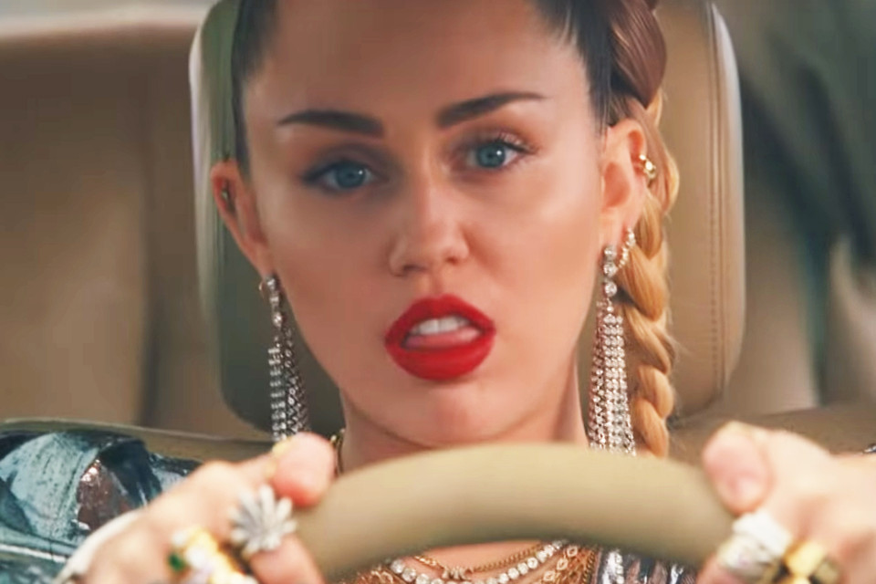 Miley Cyrus Brincos Clipe Novo
