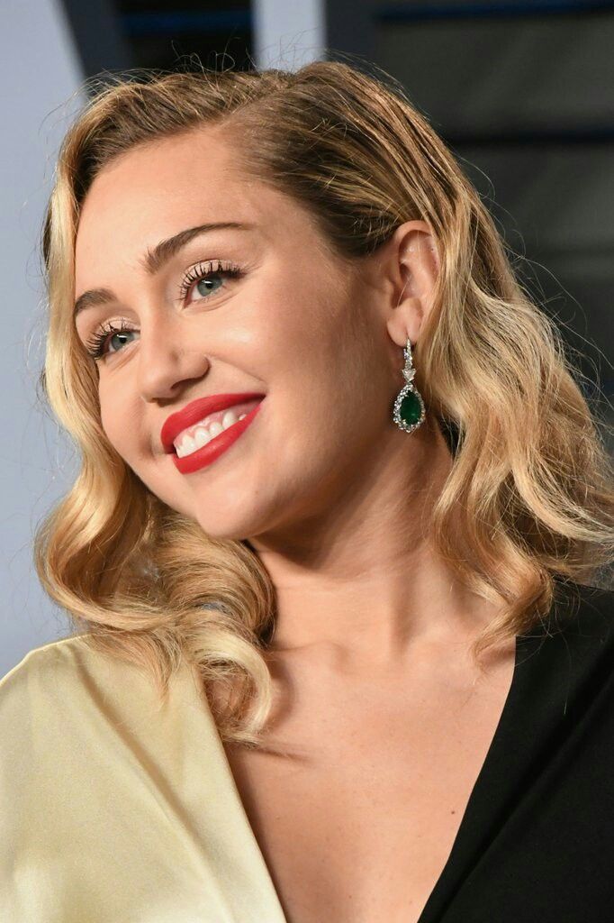 Miley Cyrus brincos esemralda