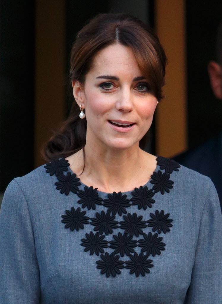 kate middleton brincos pequenos