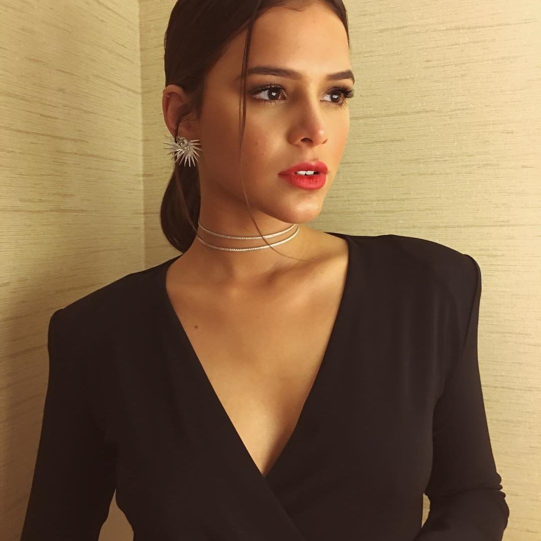 chokers delicadas bruna marquezine