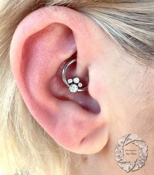 Daith piercing