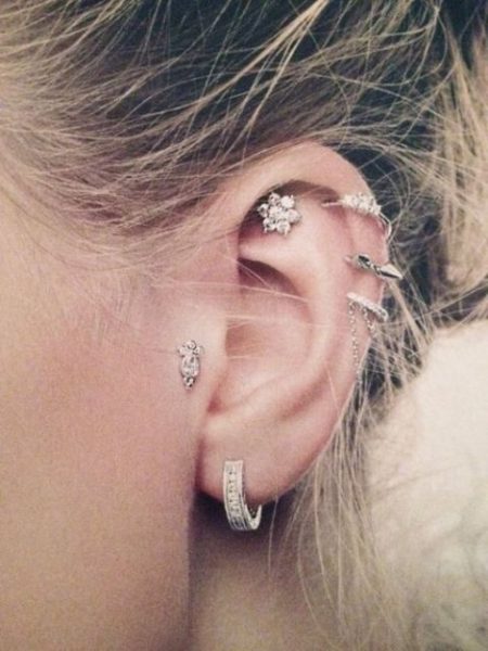 piercing tragus