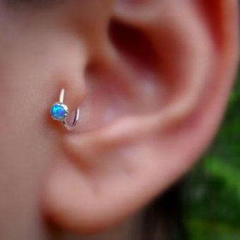 piercing tragus