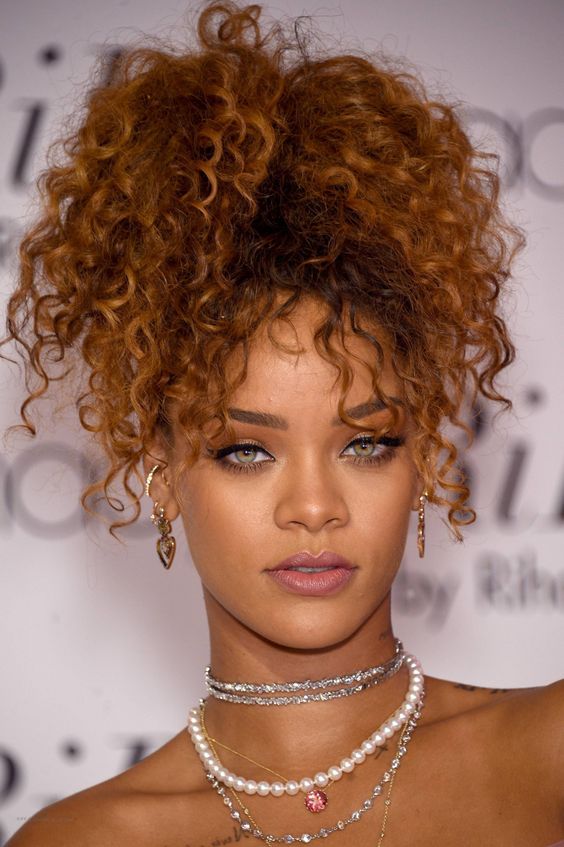 Rihanna Colar Brinco