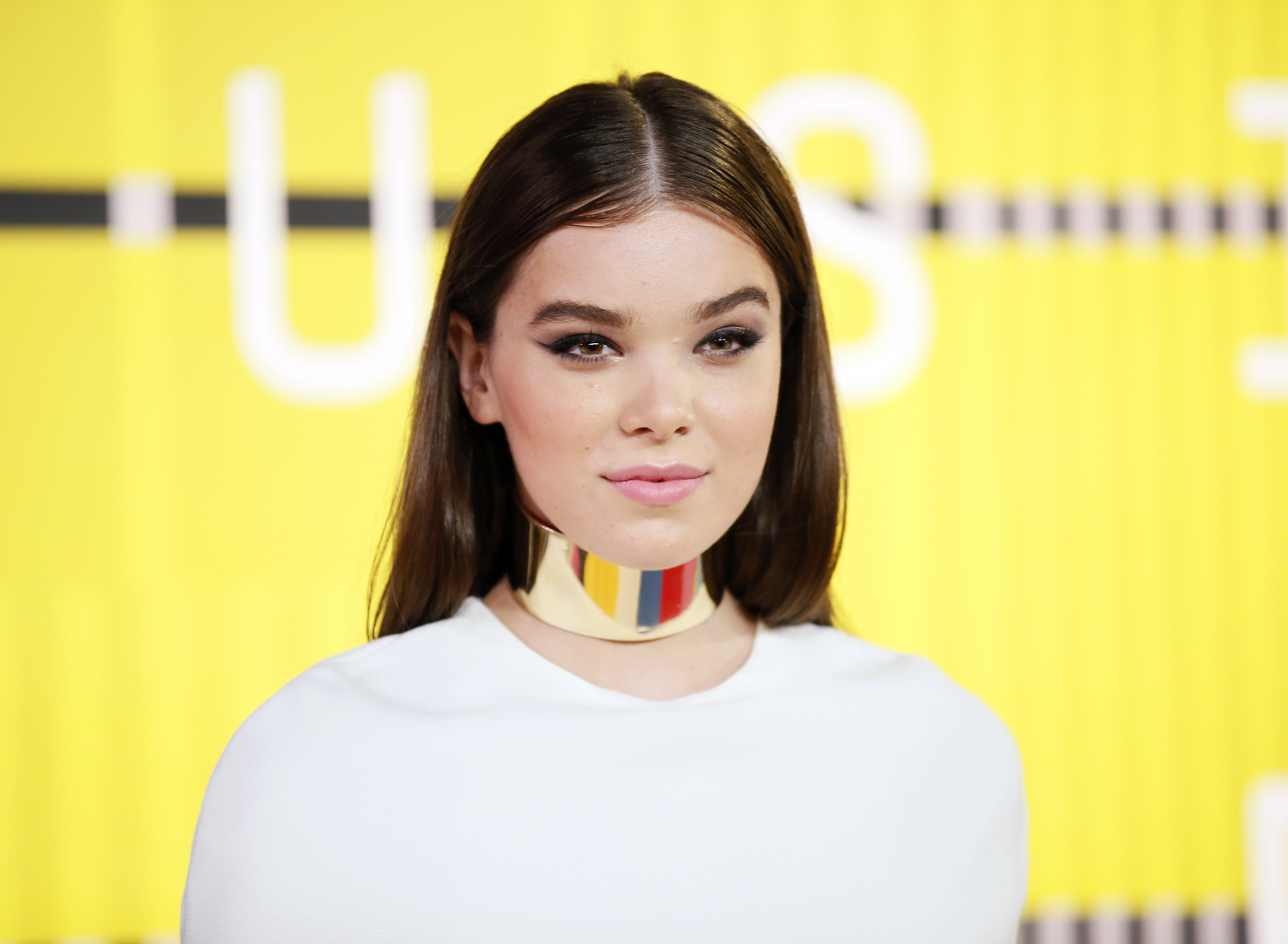 Haille Steinfeld Choker