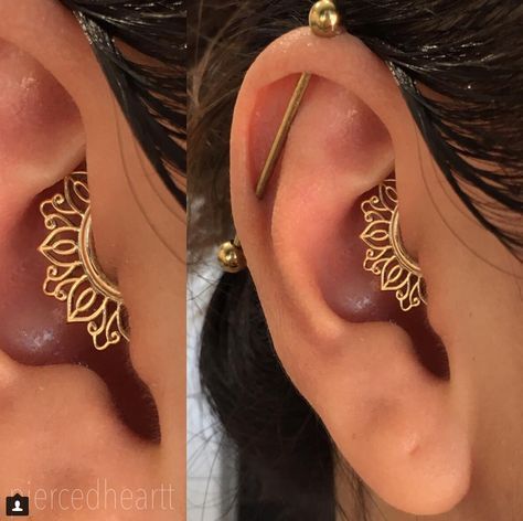 Composição dourada com o piercing indiano que conquistou muitos fãs do mundo ocidental com piercing trasnversal