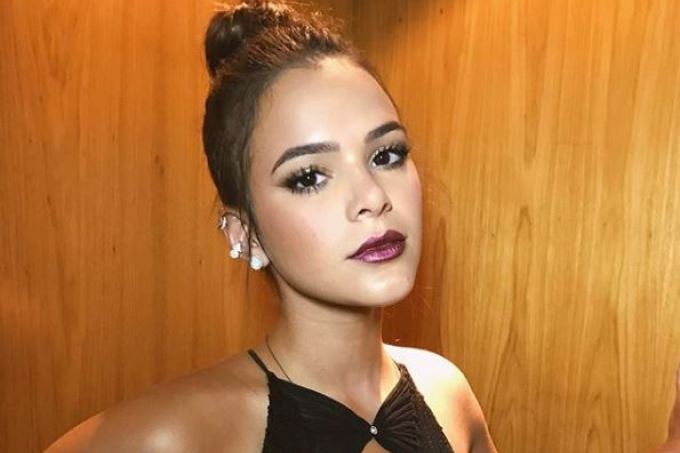 Bruna Marquezine Piercing