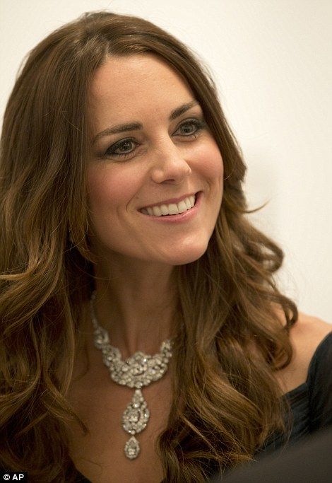 Colar diamantes Cartier Kate Middleton 