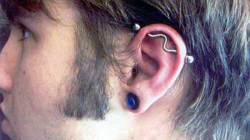 Homem Piercing Transversal