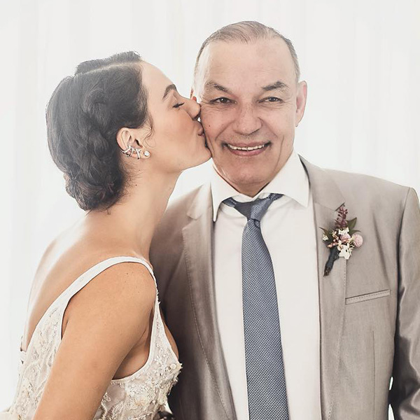 Isís Valverde Casamento Piercing