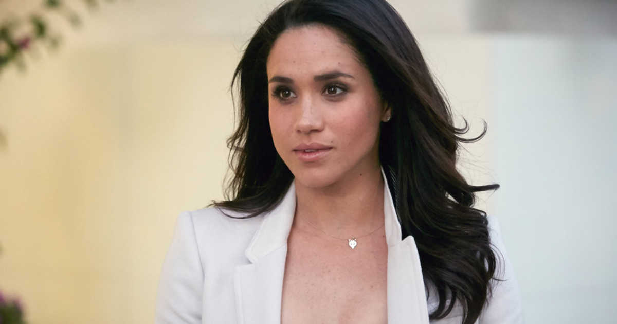 Meghan Colar Minimalista