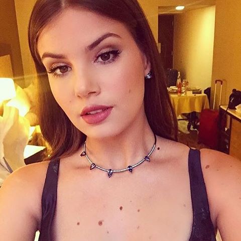 Camila Queiroz Choker