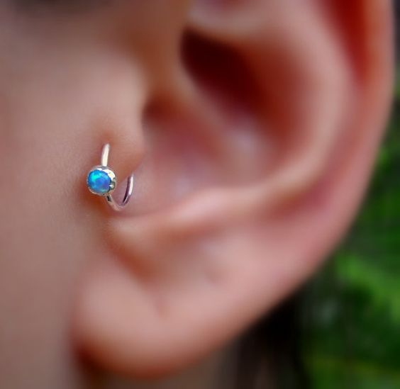 piercing tragus