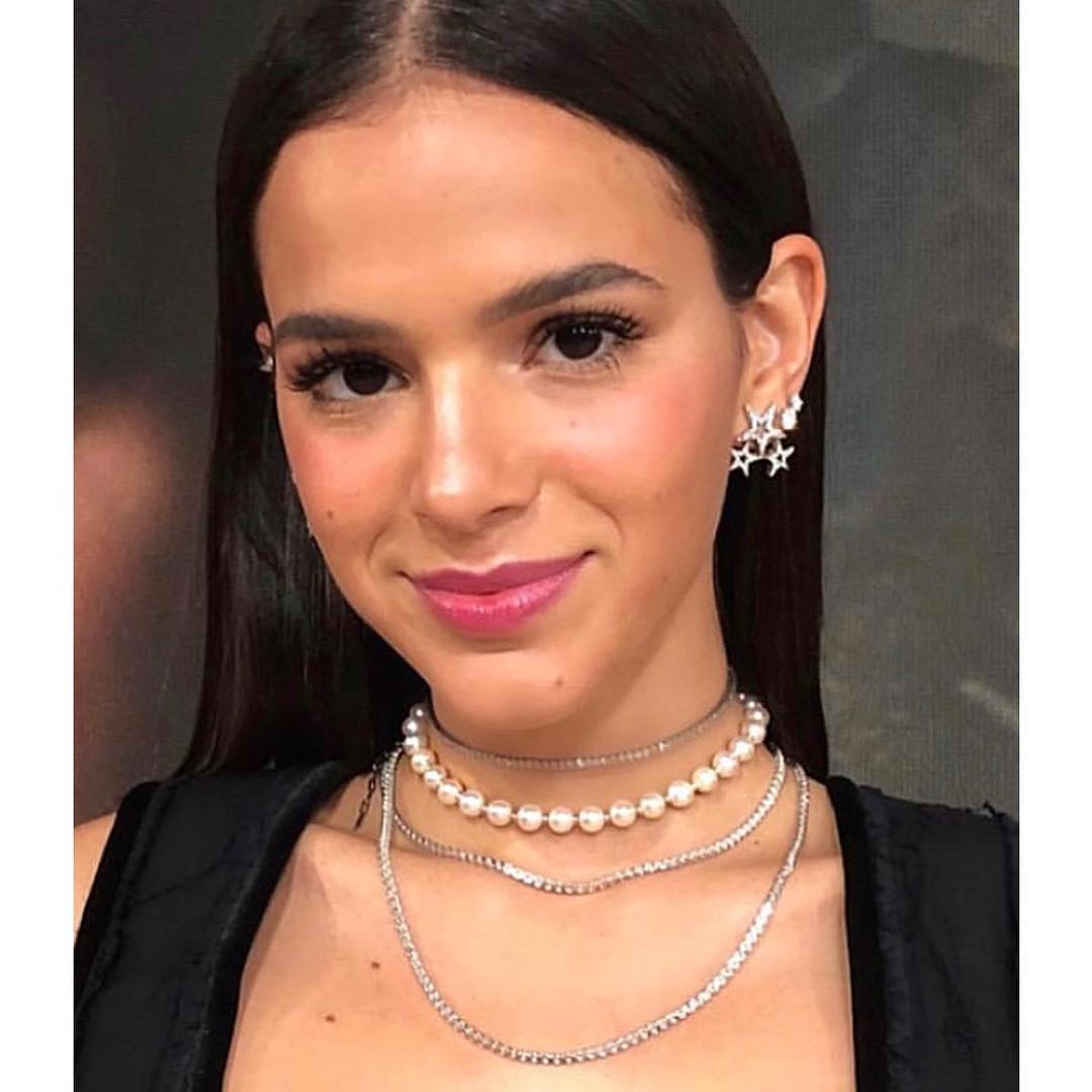 Mix de Colares famosas Bruna Marquezine