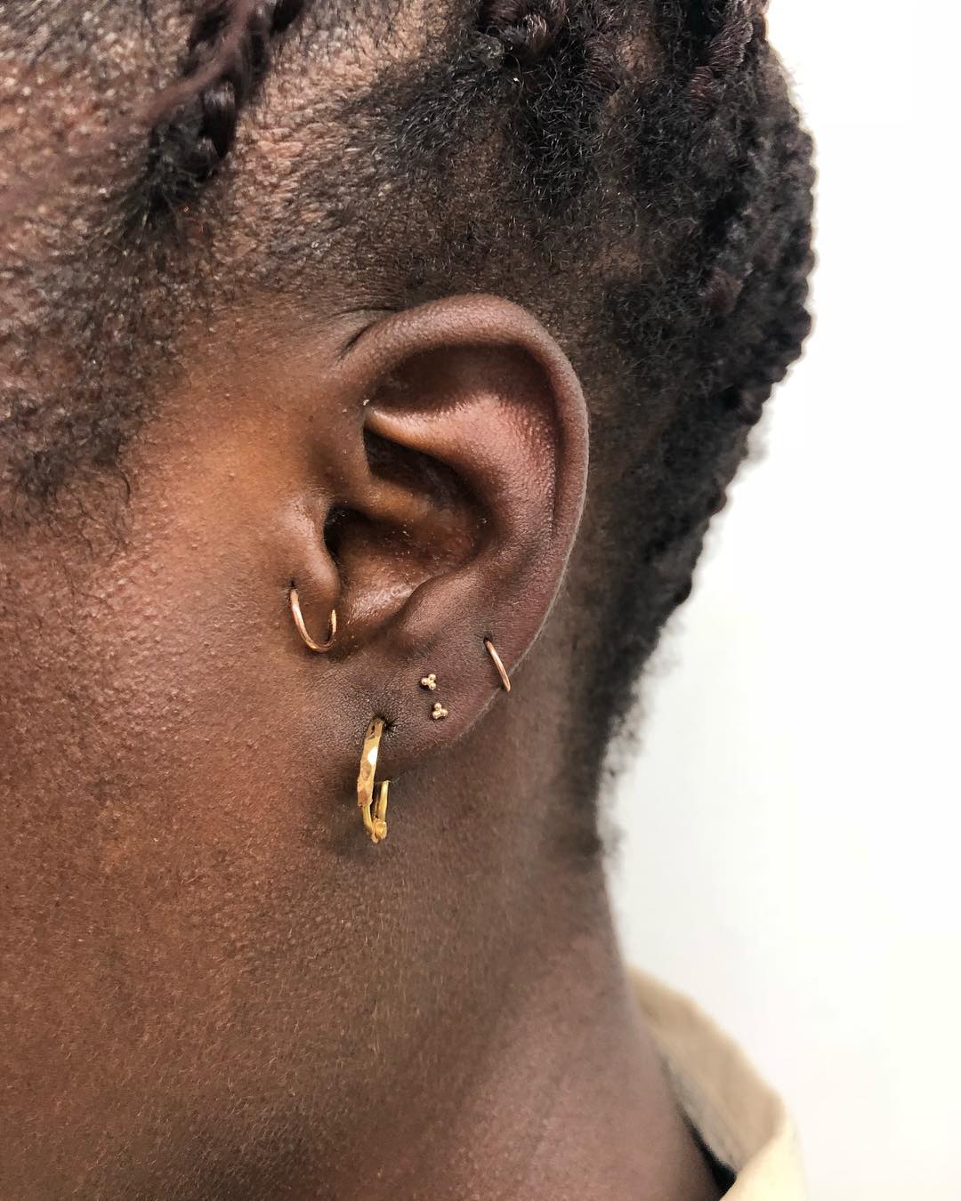 Piercings na orelha tragus