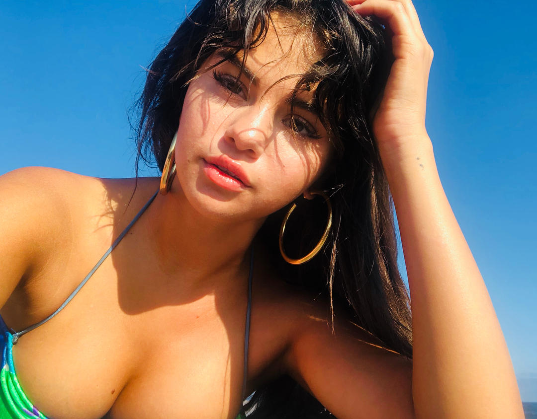 Brincos para praia Selena Gomez