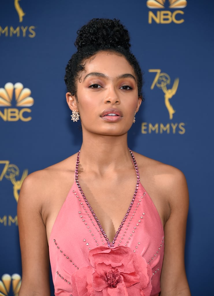 Looks do Emmy Yara Shahidi brincos