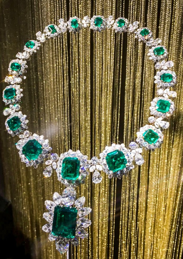 Exposição Bulgari Colar Esmeralda colombiana