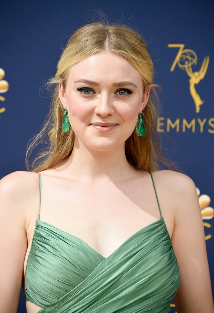 Looks do Emmy Dakota Fanning Brincos