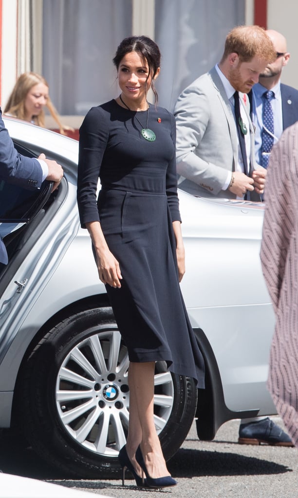 Colar verde da Meghan Markle look