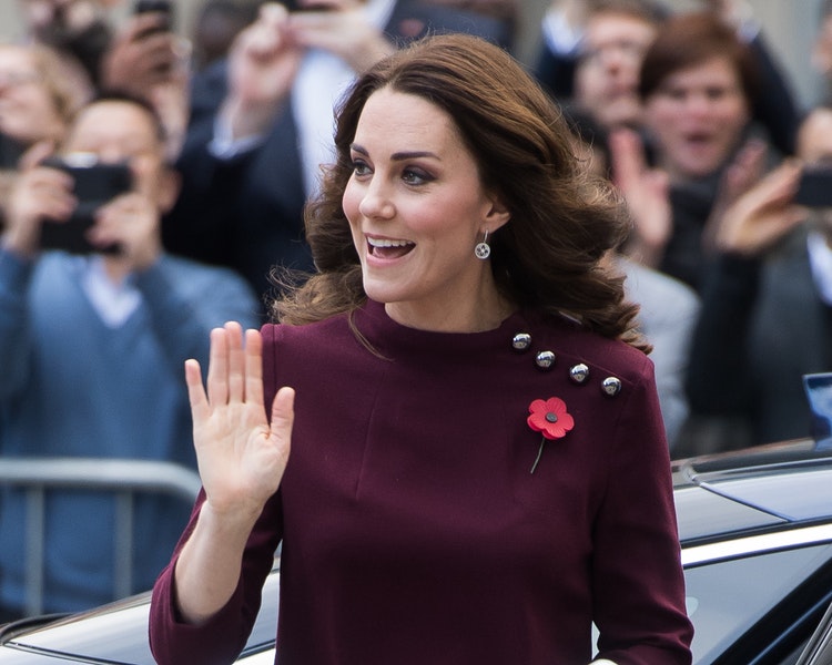 Broche de flor vermelha Papel Kate Middleton