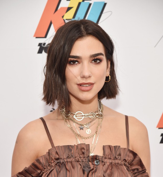 Acessórios de Dua Lipa Colares em camadas