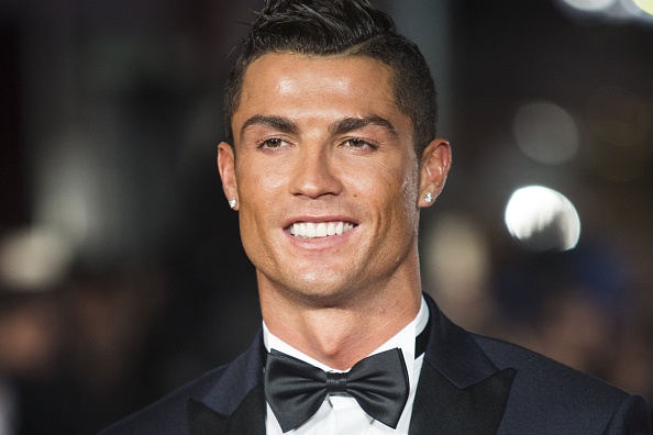 homens de brinco cristiano ronaldo