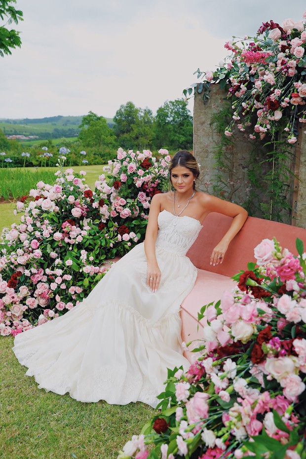 Noivado de Thássia Naves vestido Dolce & Gabbana