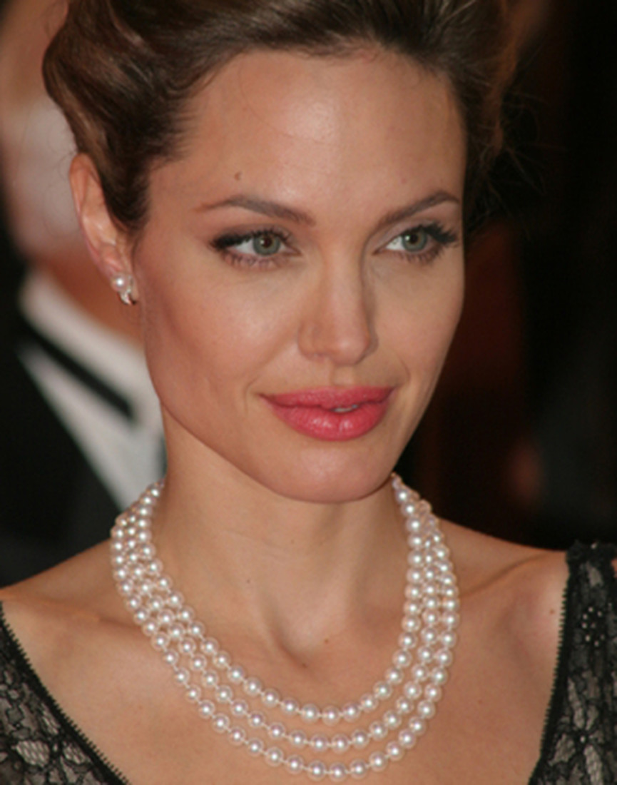 Choker de perola Angelina Jolie