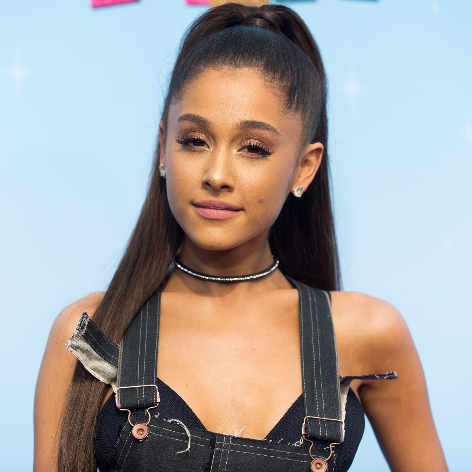 chokers de ariana grande rodio negro