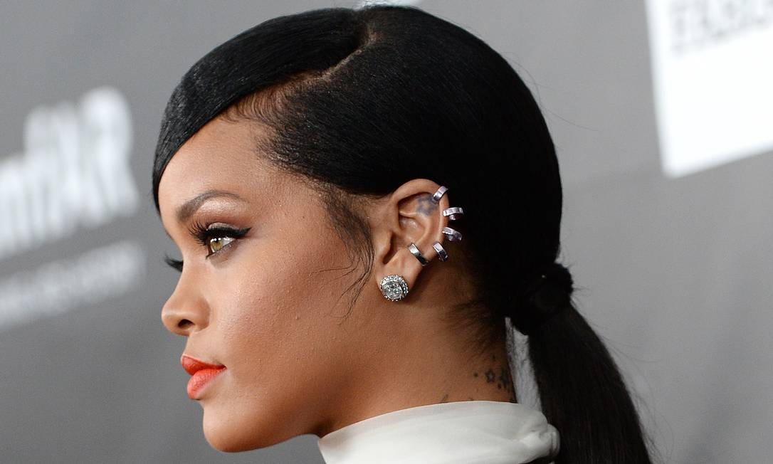 piercing para orelha rihanna