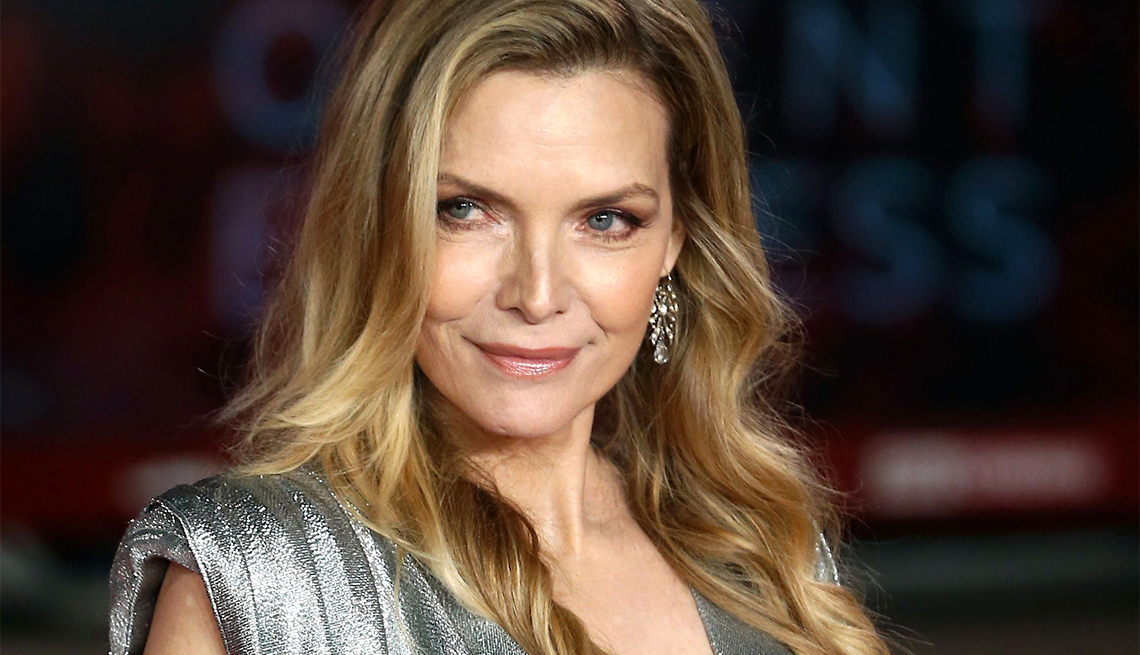 32 divas com mais de 60 michelle pfeiffer