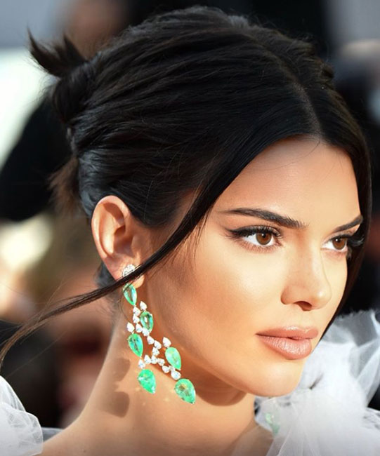 Brincos da Kendall Jenner cannes esmeralda