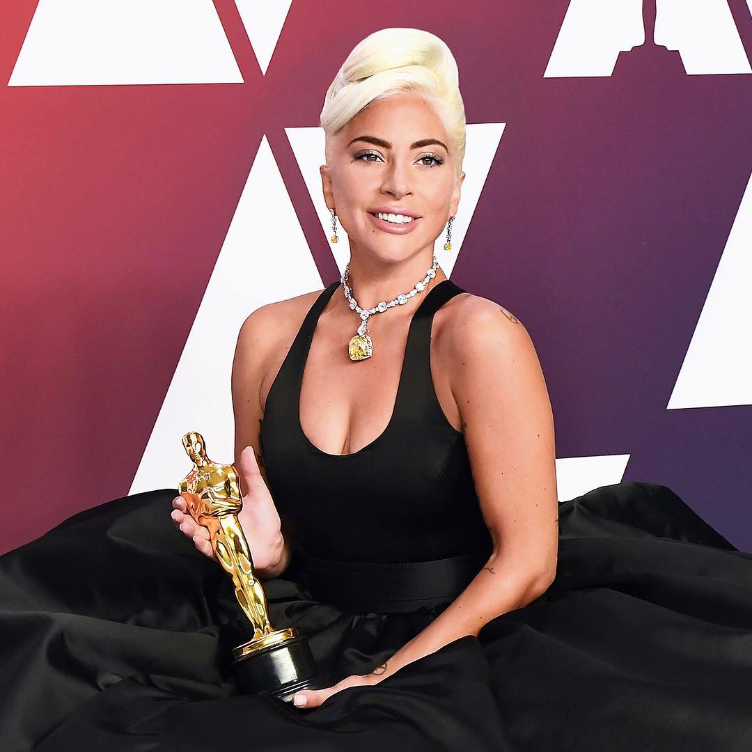 Colar da Lady Gaga no Oscar Shallow
