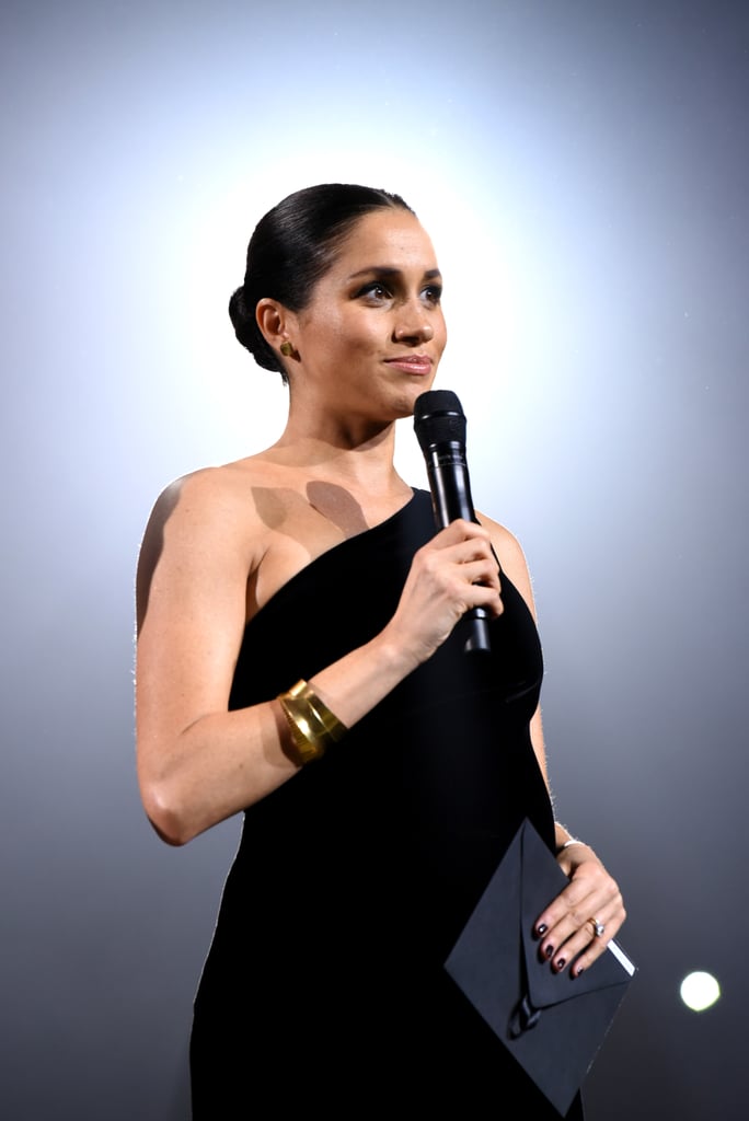 acessorios de meghan markle dourado