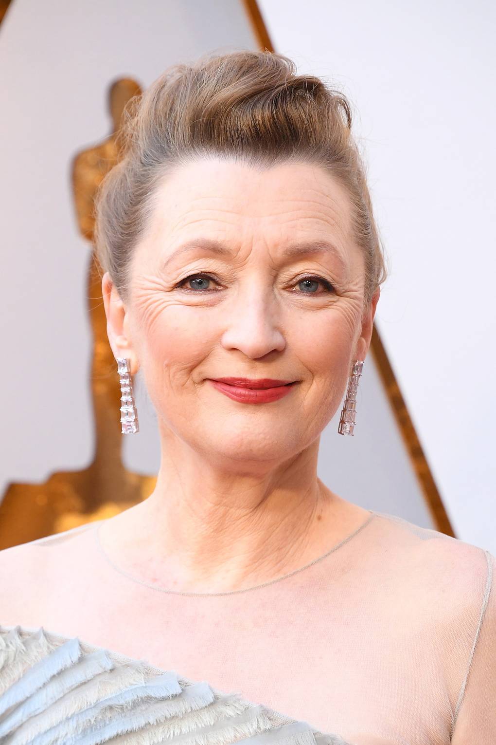 joias do oscar 2018 lesley manville