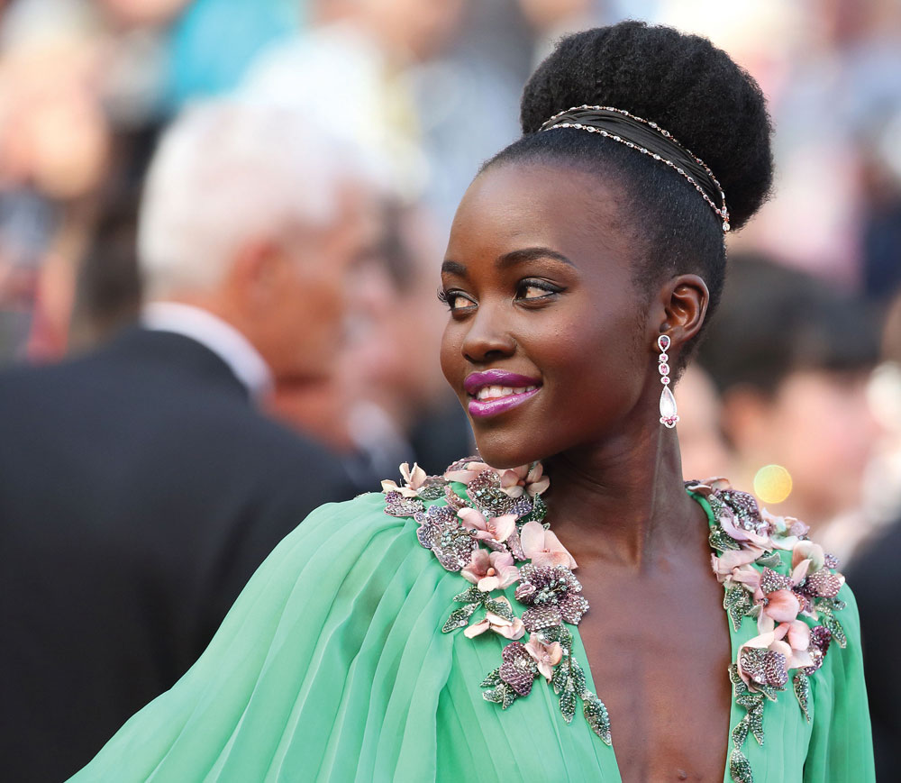 lupita nyongo brinco luxo