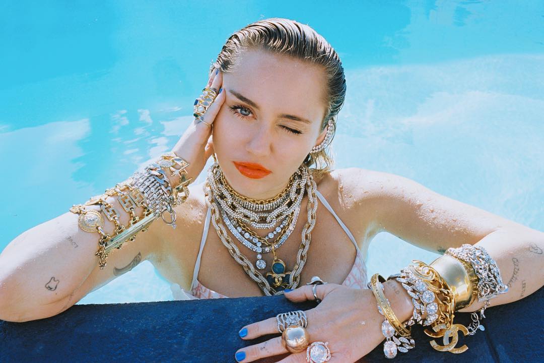 joias em destaque Miley Cyrus colares