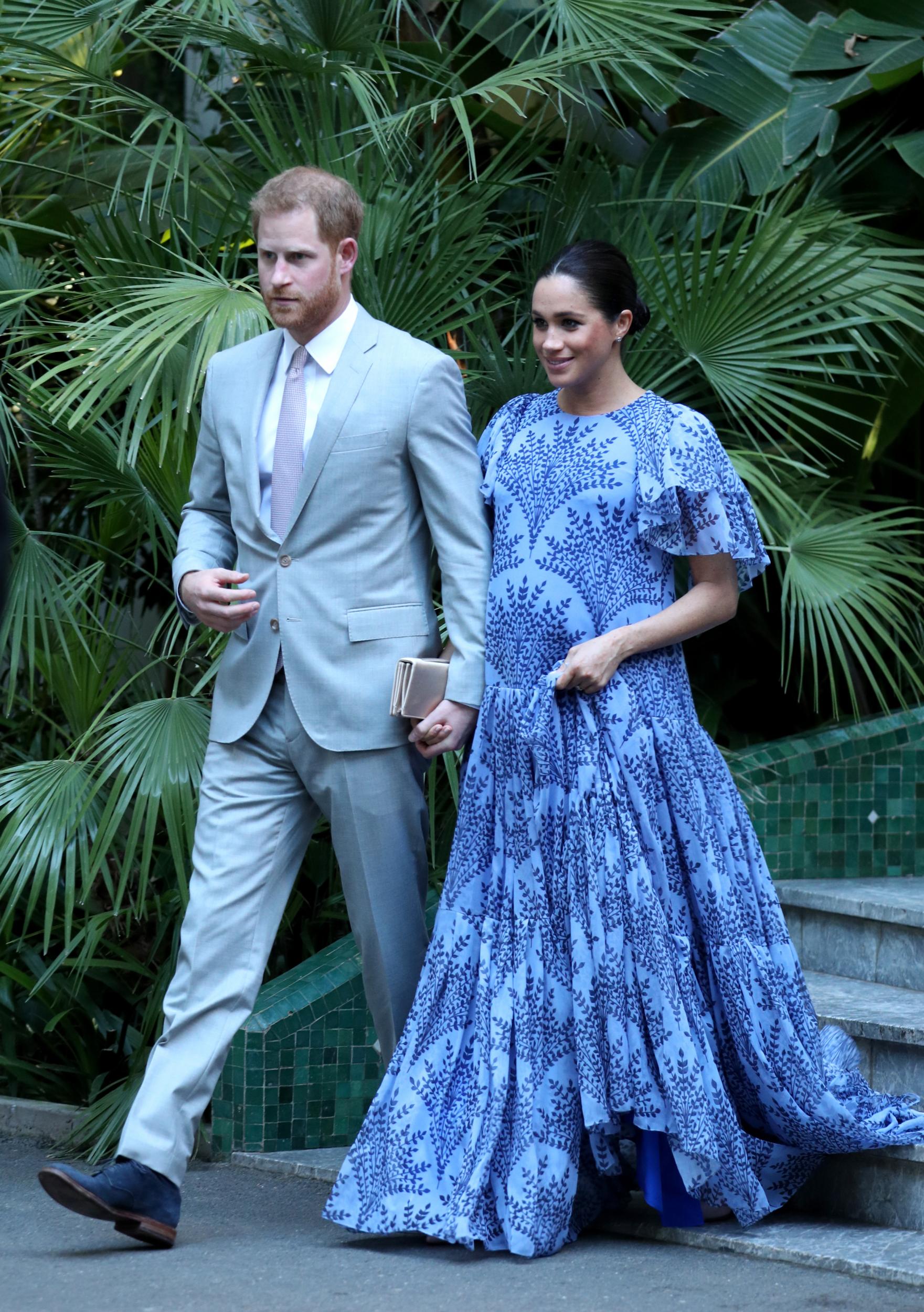 gravidez de meghan vestido azul