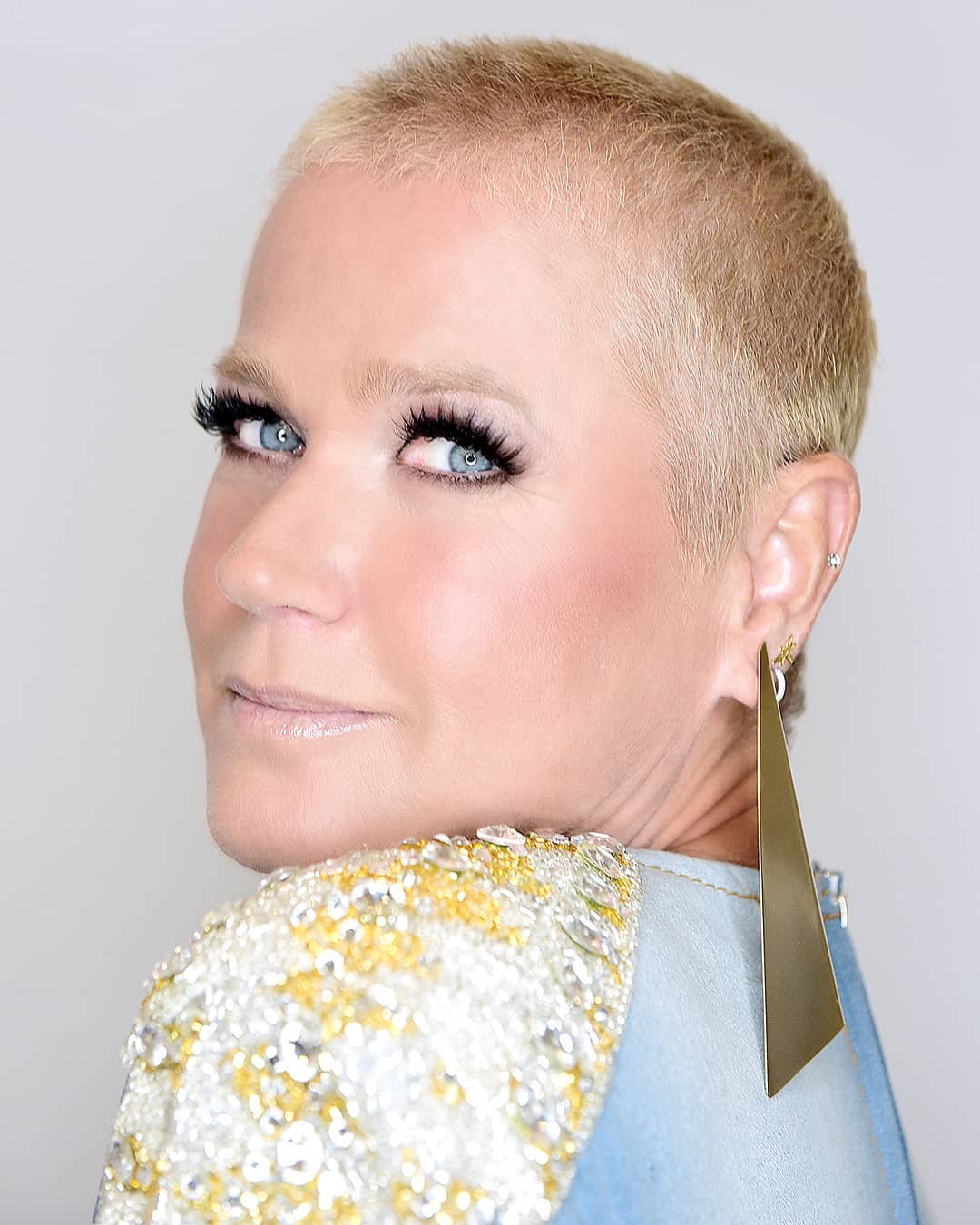 celebridades de cabelo curto xuxa