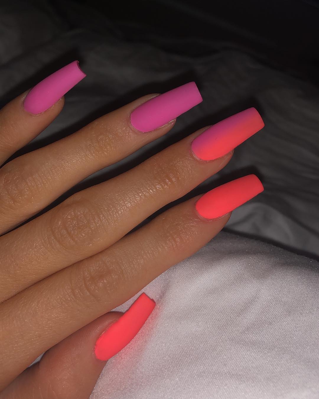 unhas da kylie jenner degrade